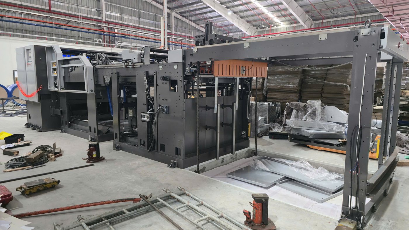 Lắp ráp cơ khí, định vị các cụm máy bế tự động khổ lớn