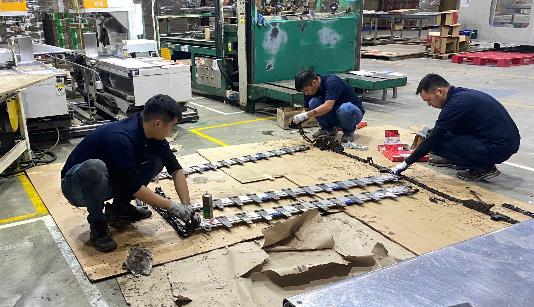 Thay thế xích và thanh nhíp máy bế tự động